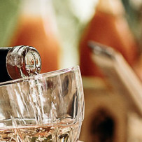 LES VINS ET CHAMPAGNES