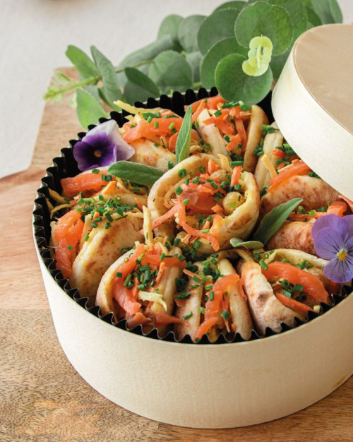 PITAS SAUMON FUMÉ & COLESLAW (12 PIÈCES)