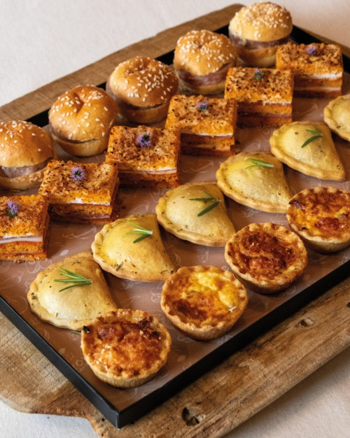 PIÈCES APÉRITIVES CHAUDES (24 PIÈCES)